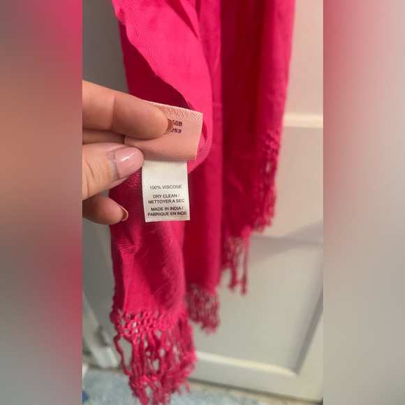 Theodora & Callum Magenta Lattice Fringe Scarf - Picture 3 of 4